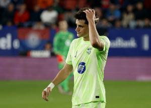 记者：巴萨前锋保-维克托仍然跟随球队一起训练