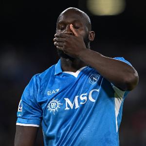 华体会官网-解锁里程碑！31岁卢卡库左脚抽射破门打进生涯第400球！