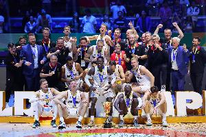 华体会平台-待会还要比赛呢！德国篮协官方回忆庆祝世界杯夺冠两周年！