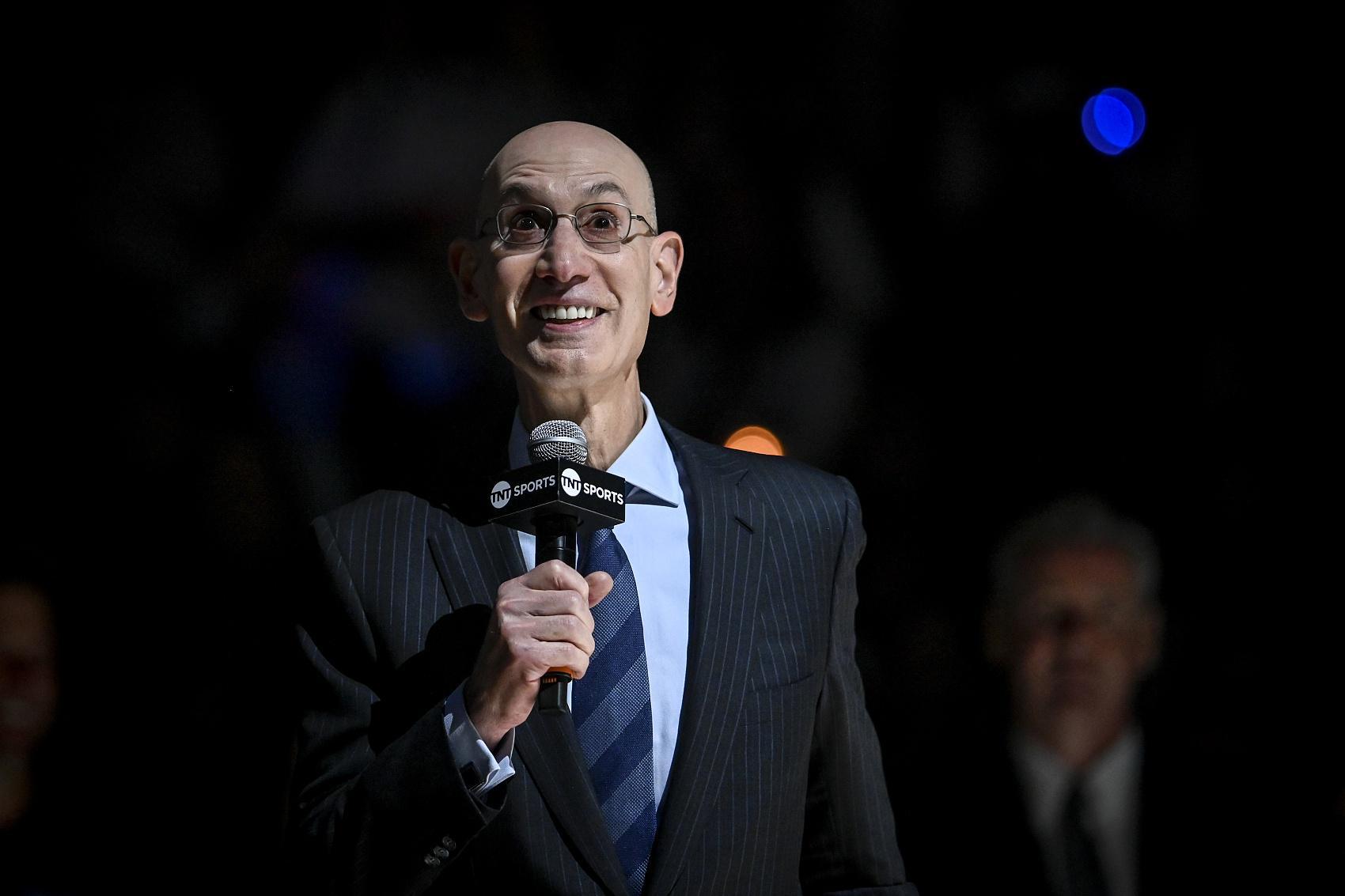 华体会平台-萧华让没钱球迷看集锦！美网友炸锅：要么掏钱 要么吃残羹剩饭？