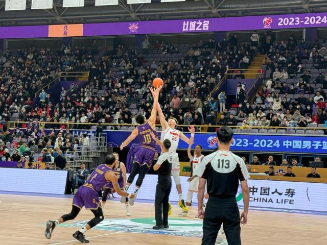 华体会APP-27分21篮板！沃特斯绝杀背后 周琦统治力尽显