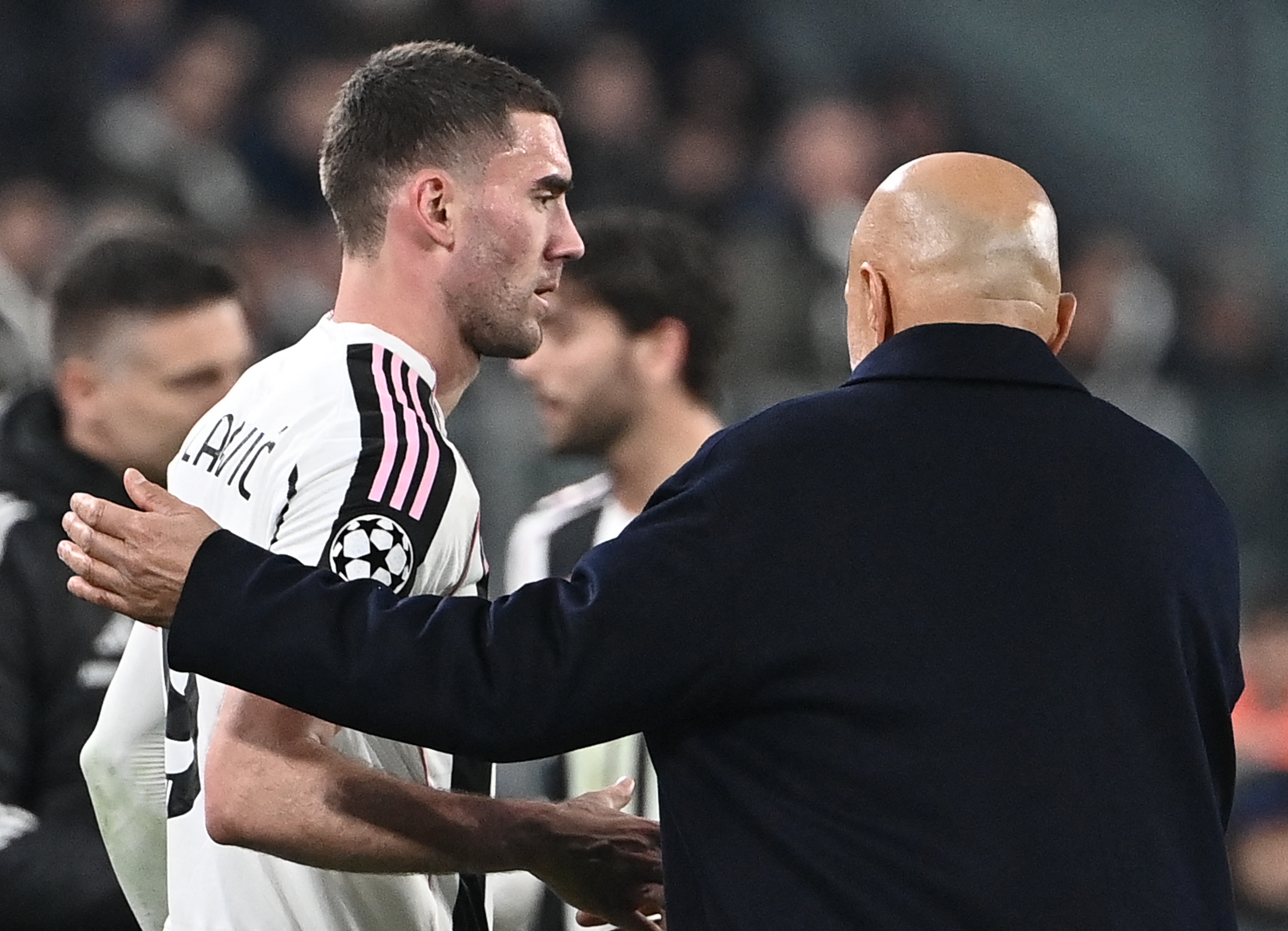 华体会下载-米体：尤文与弗拉霍维奇谈续约 球员表态愿留队但需接受大幅降薪